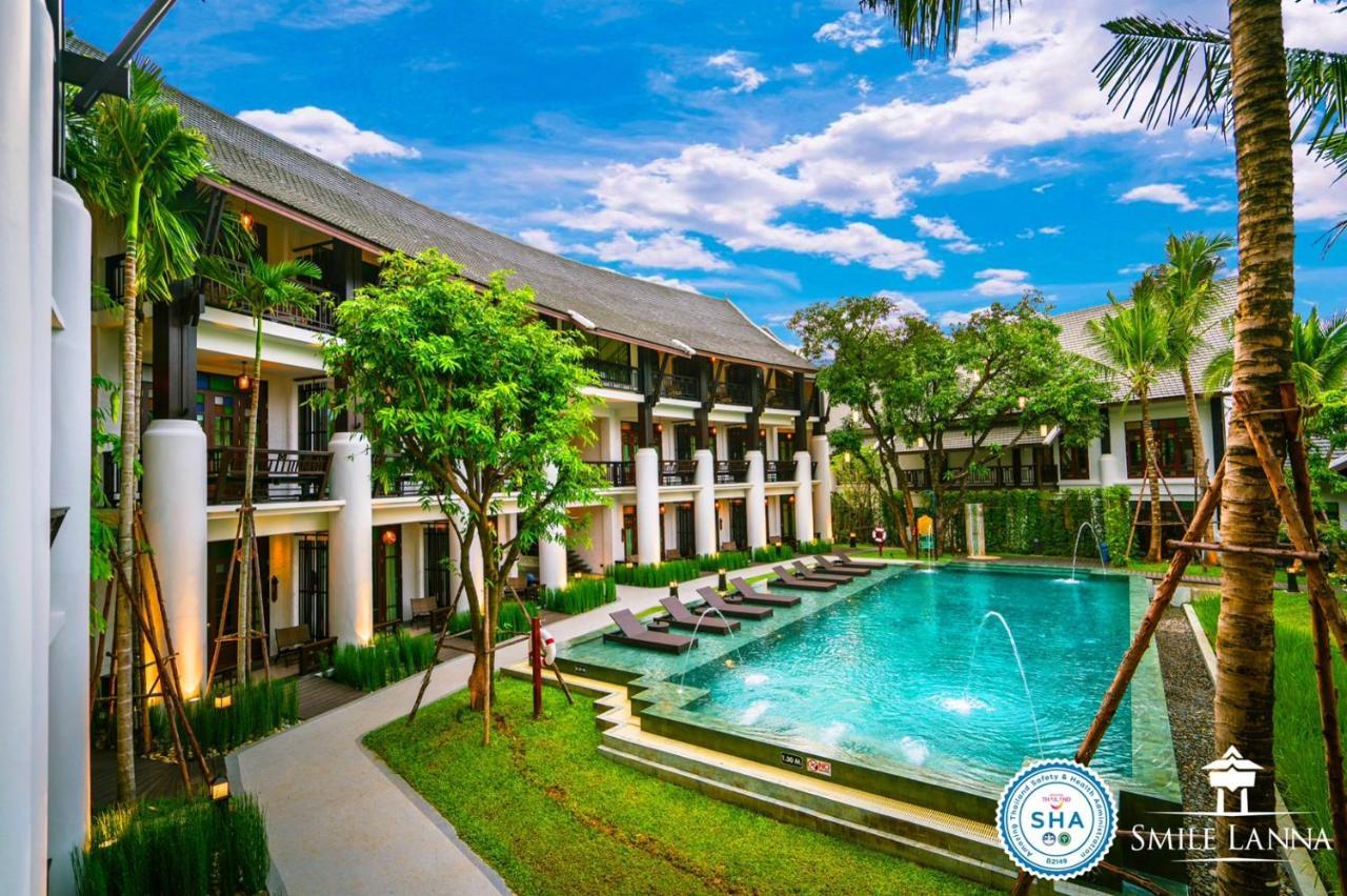 Smile Lanna Hotel Chiang Mai Ngoại thất bức ảnh The hotel's swimming pool