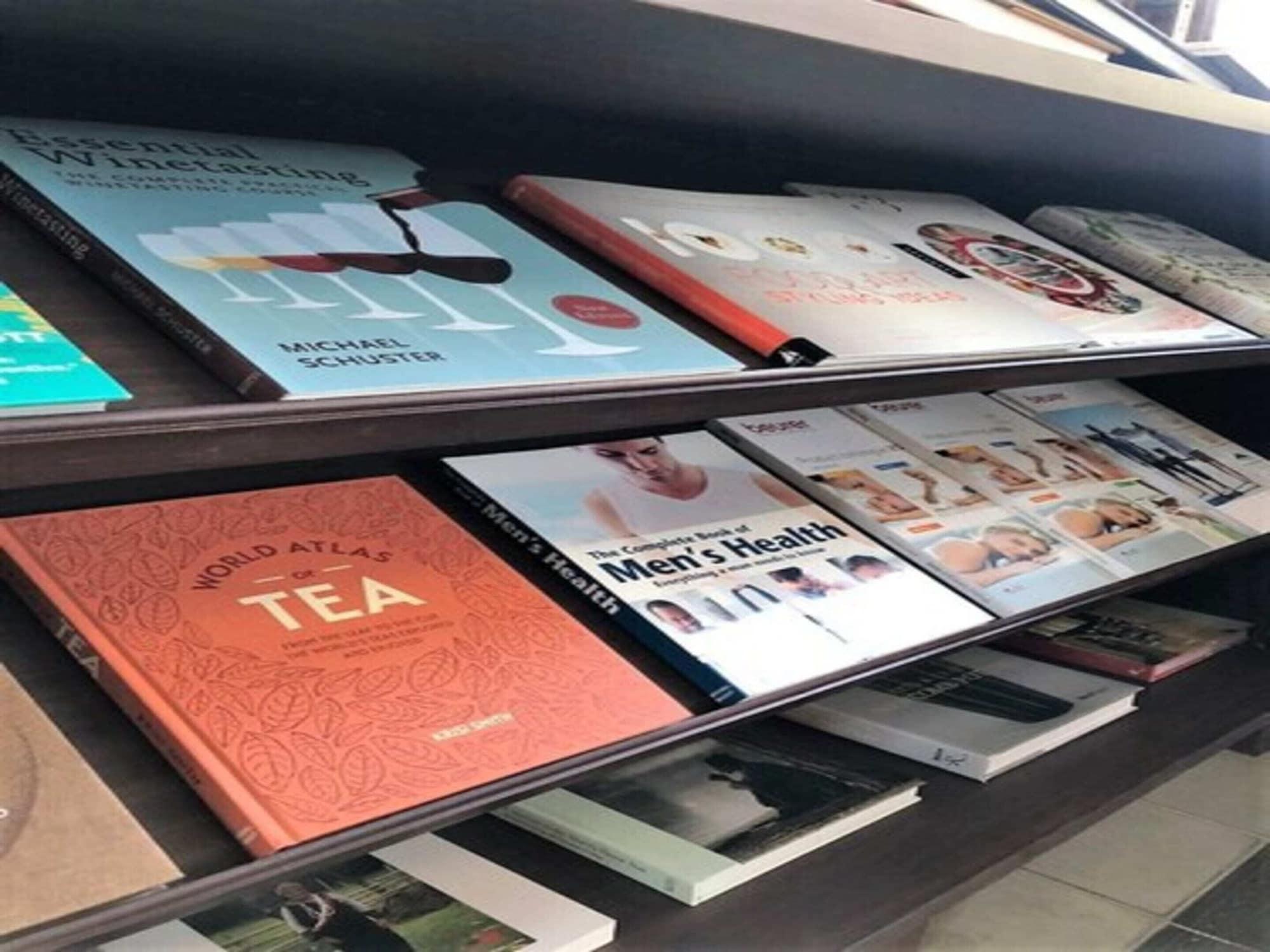 Smile Lanna Hotel Chiang Mai Ngoại thất bức ảnh Books on display at the library
