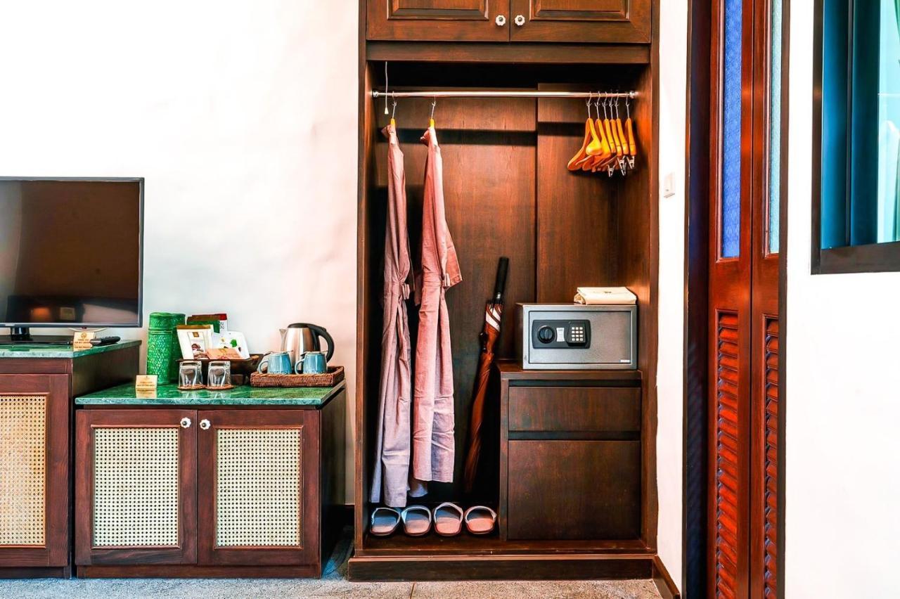 Smile Lanna Hotel Chiang Mai Ngoại thất bức ảnh A wardrobe
